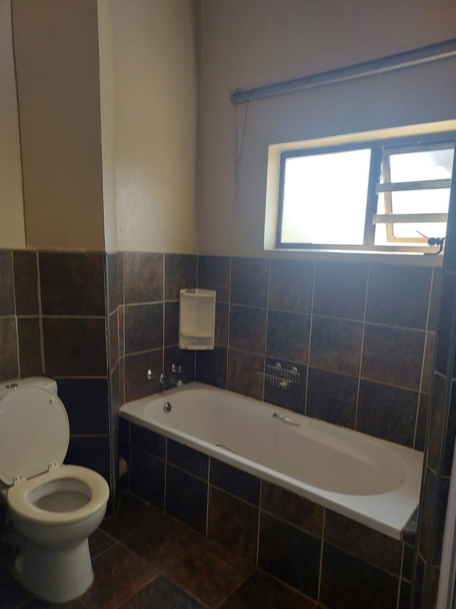 6 Bedroom Property for Sale in Gonubie Eastern Cape